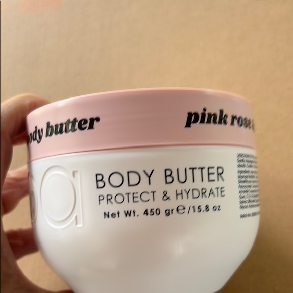 Ciroa Pink Moisturizing Body Oil - Picture 3 of 11